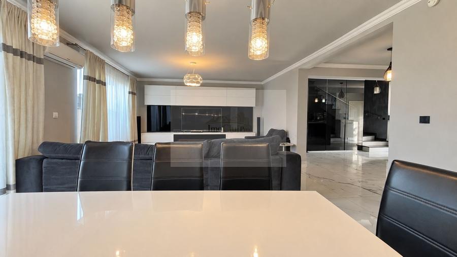 Duplex cu 4 camere cu Canalizare în Bună Ziua