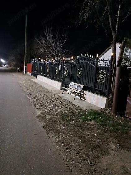 Casă cu 5 camere cu Teren 815 Mp în Padina