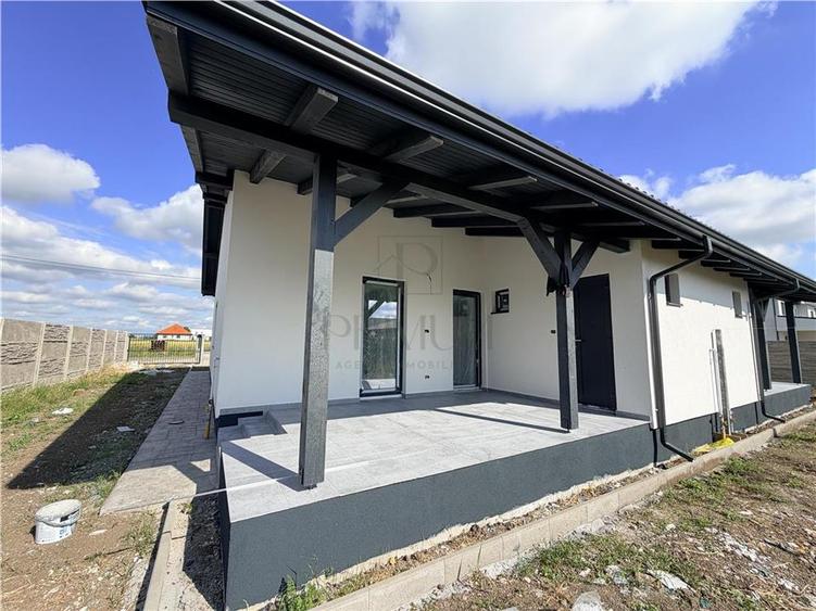 Duplex cu 3 camere cu Canalizare în Moșnița Veche
