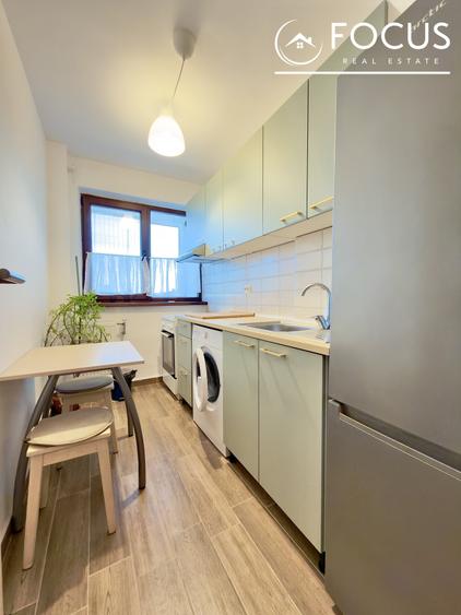 Apartament cu 2 camere semidecomandat, mobilat în P-ța Victoriei