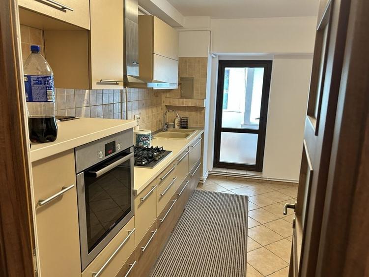 Inchiriez apartament 3 camere Pacurari - 1