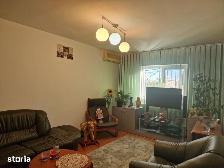 Apartament cu 3 camere decomandat în Peneș Curcanul