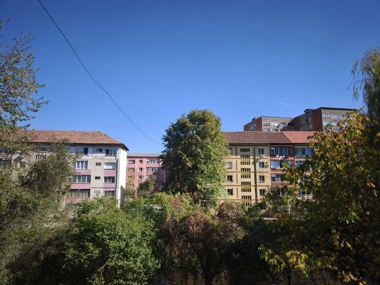 Apartament cu 3 camere semidecomandat în Govândari