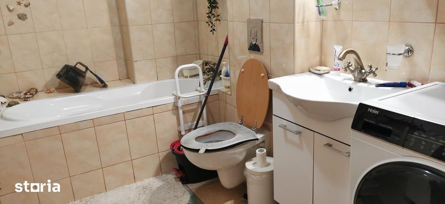 Apartament cu 3 camere semidecomandat în Plevnei