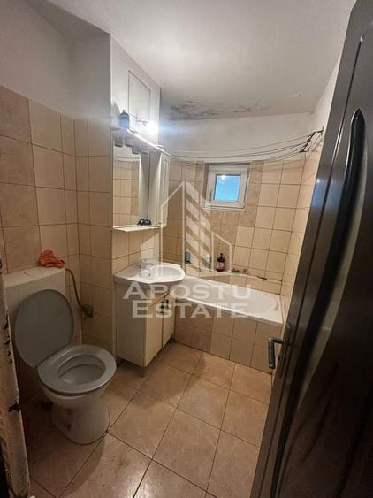 Apartament cu 4 camere decomandat în Aradului