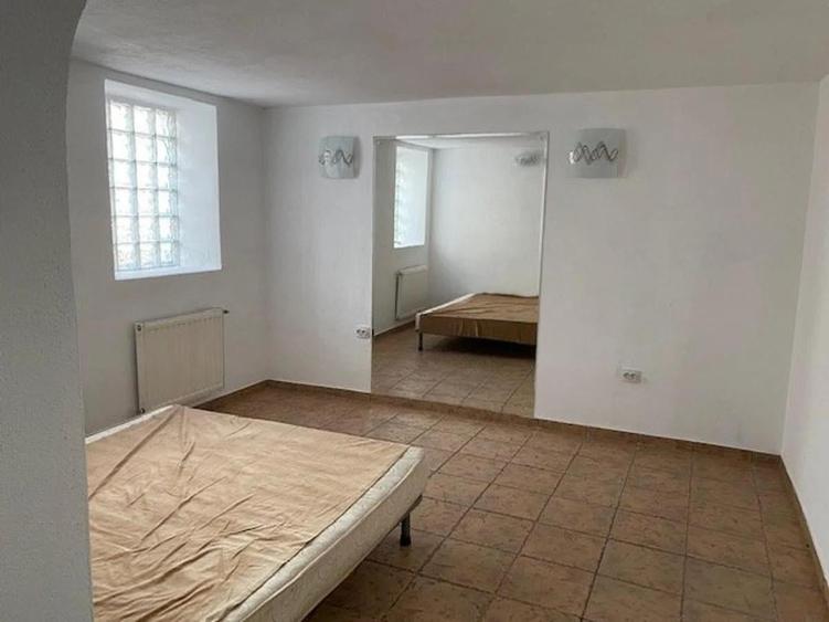 Casă individuală cu 4 camere cu Canalizare în Cotroceni