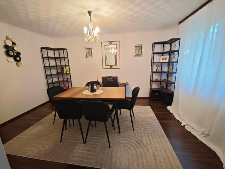 Apartament cu 3 camere decomandat, mobilat în P-ța Victoriei