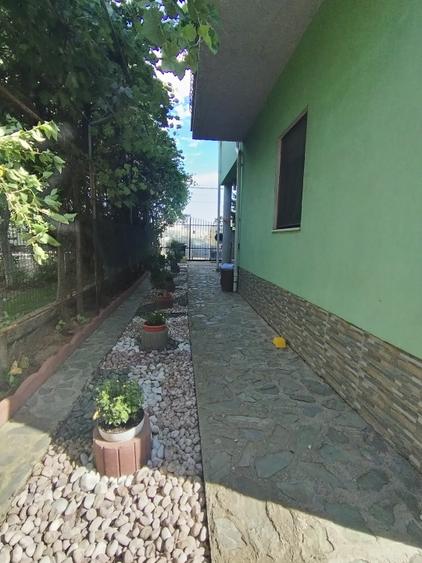 Casă individuală cu 7 camere cu Teren 527 Mp în Preajba