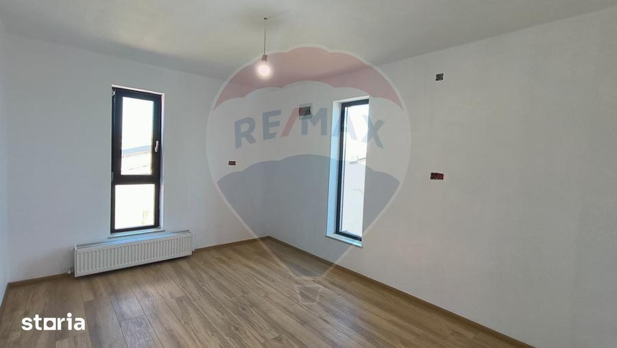 Casă cu 4 camere cu Teren 321 Mp în Port