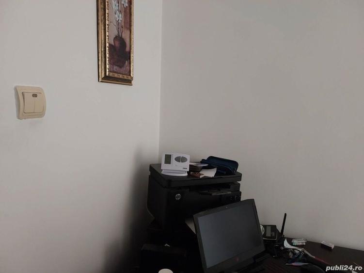 Apartament cu 4 camere decomandat în Roman