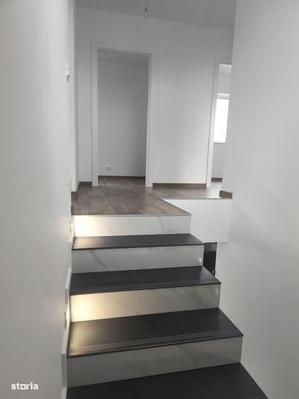 Casă cu 5 camere cu Teren 500 Mp în Borș