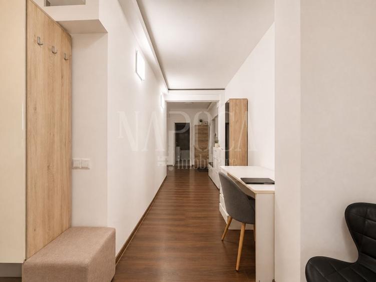 Penthouse cu 4 camere semidecomandat în Între Lacuri