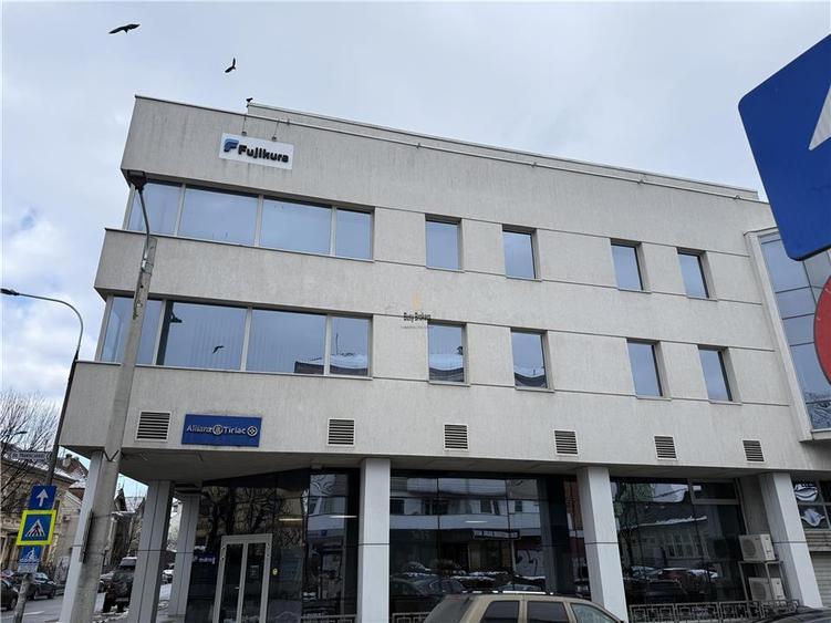 Birou, de 275 mp, în Central