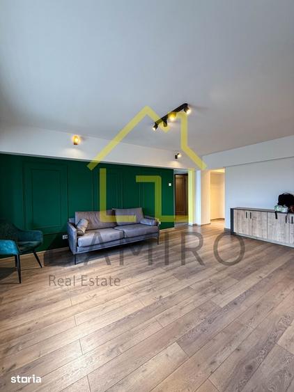 Apartament cu 4 camere semidecomandat în Centrul Civic