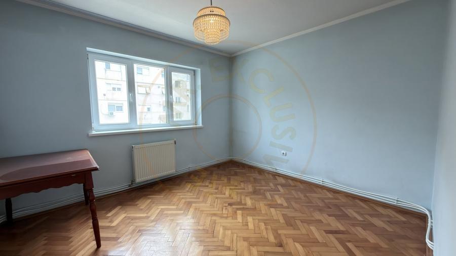 Apartament cu 2 camere semidecomandat, mobilat în Carei