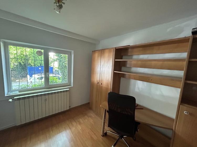 Apartament cu 3 camere decomandat, mobilat în Brâncoveanu