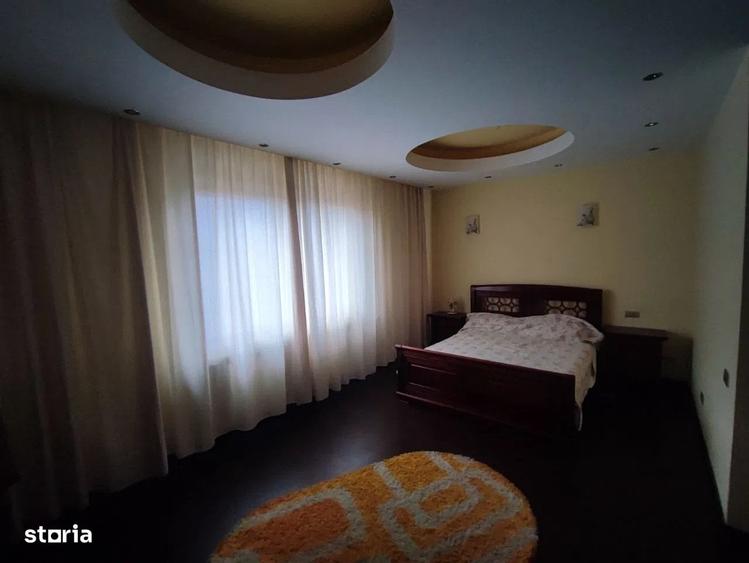 Casă individuală cu 14 camere cu Canalizare în Cernica