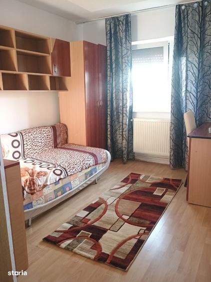 Apartament cu 3 camere decomandat în Patriei