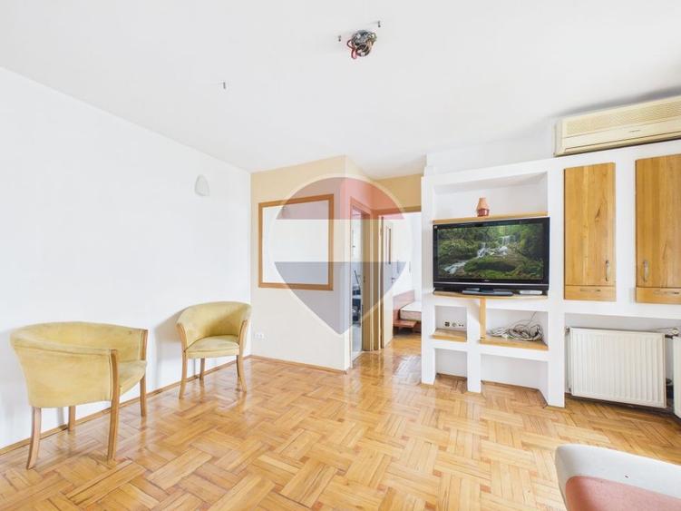 Apartament cu 2 camere semidecomandat, mobilat în P-ța Romană