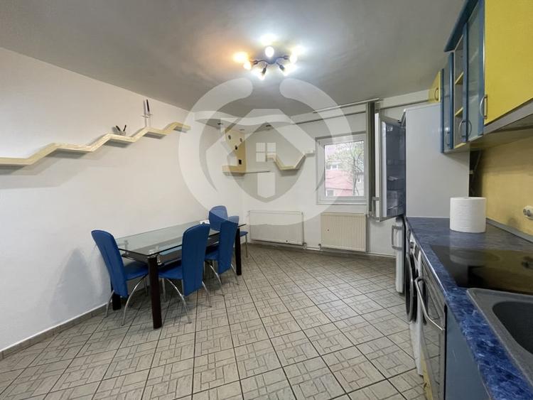 Apartament cu 3 camere decomandat, mobilat în Mihai Viteazul