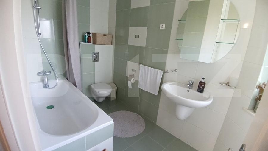 Casă individuală cu 7 camere cu Canalizare în Cetate