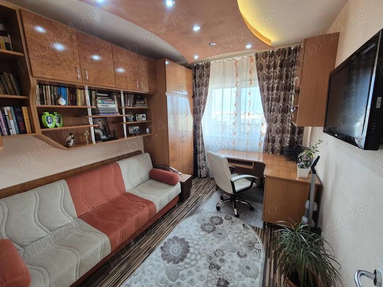 Apartament cu 4 camere semidecomandat, mobilat în Micălaca