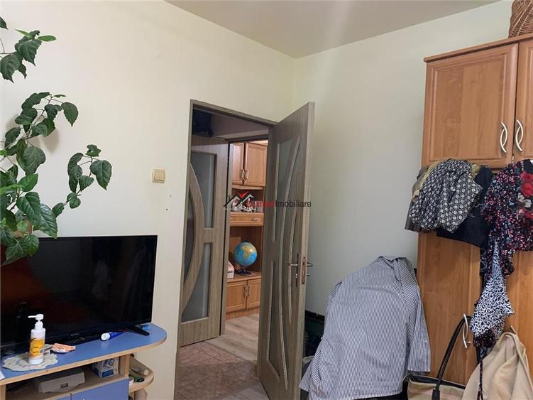 Apartament cu 2 camere semidecomandat, mobilat în Nord-Est