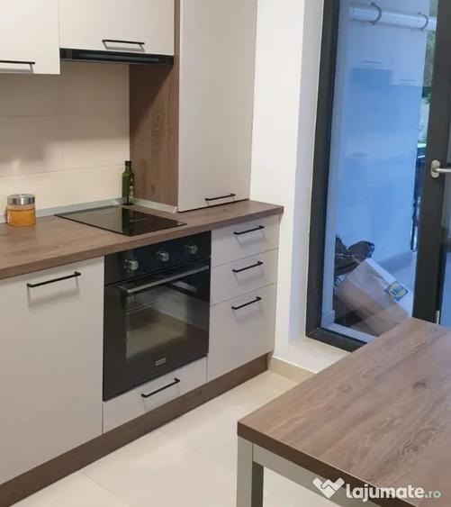 Apartament cu 3 camere decomandat în Băneasa