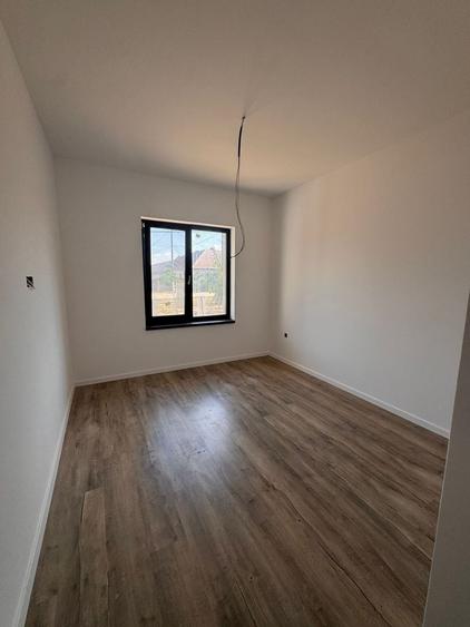 Duplex cu 3 camere cu Canalizare în Moșnița Nouă