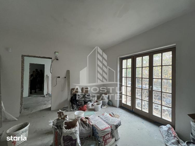 Casă cu 5 camere cu Teren 650 Mp în Soarelui