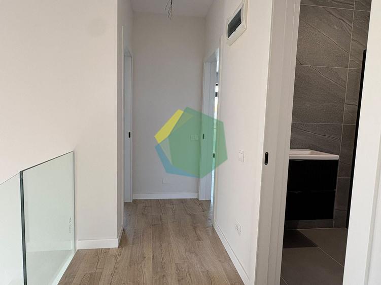 Casă individuală cu 5 camere cu Canalizare în Est