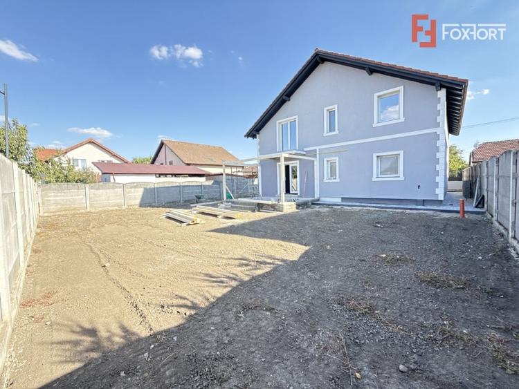 Casă individuală cu 5 camere cu Canalizare în Săcălaz