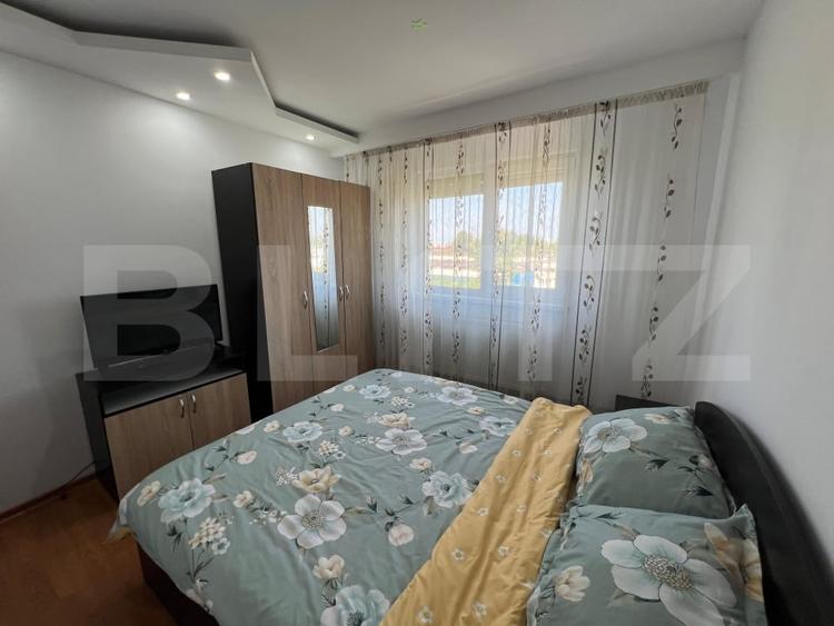 Apartament cu 3 camere semidecomandat, mobilat în Craiovița Nouă