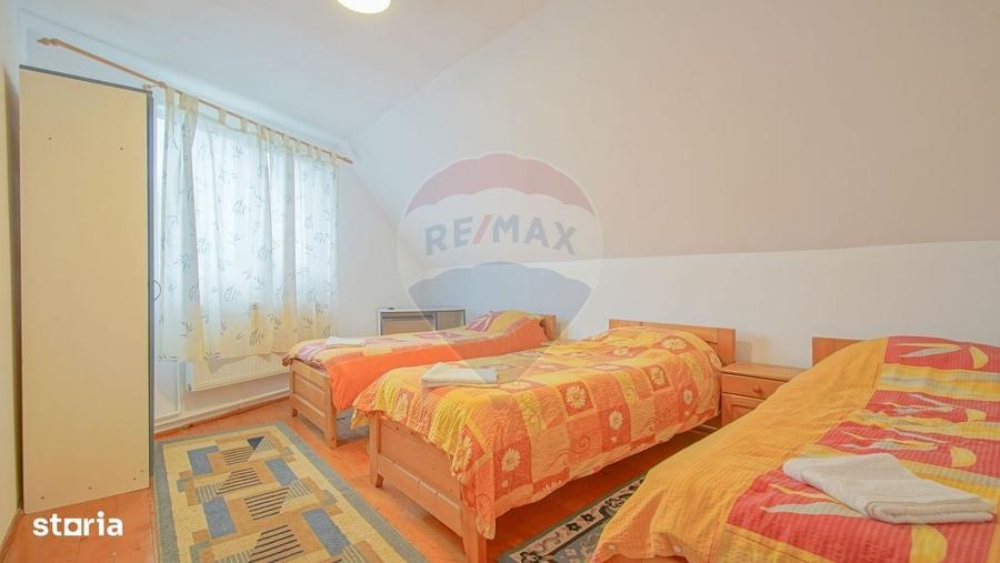 Casă cu 4 camere în Purcăreni