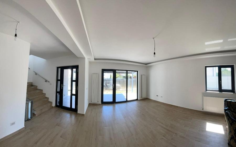 Casă individuală cu 6 camere cu Teren 400 Mp în Sud