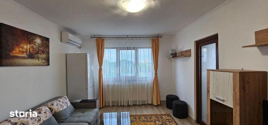 Apartament cu 2 camere semidecomandat, mobilat în Central
