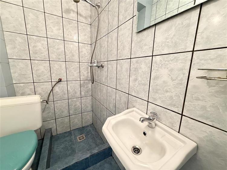 Casă individuală cu 20 camere cu Teren 247 Mp în Sânmartin