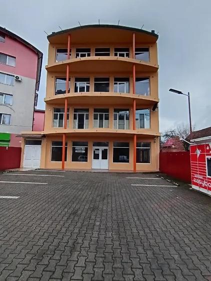 Spațiu comercial, de 300 mp, în Central
