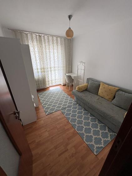 Apartament cu 3 camere decomandat, mobilat în Între Lacuri