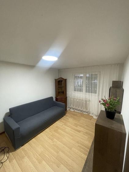 Apartament cu 2 camere decomandat, mobilat în Tei