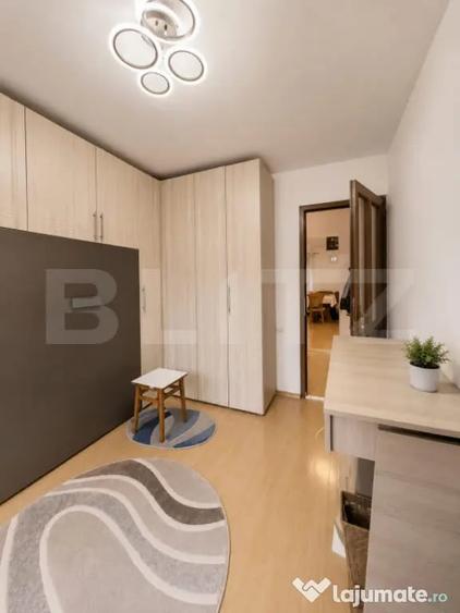 Apartament cu 3 camere semidecomandat în Craiter