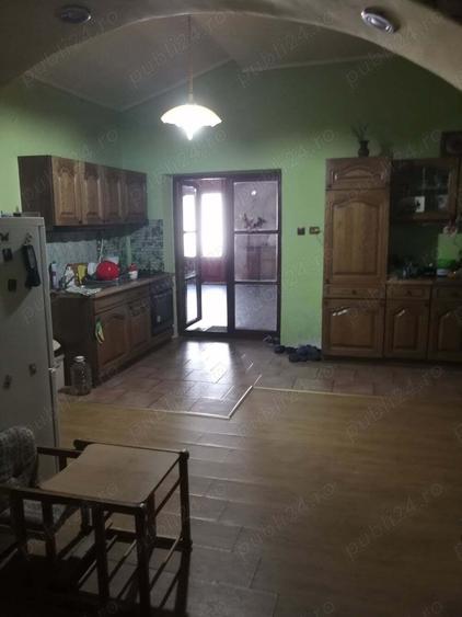 Casă cu 4 camere în Vânători