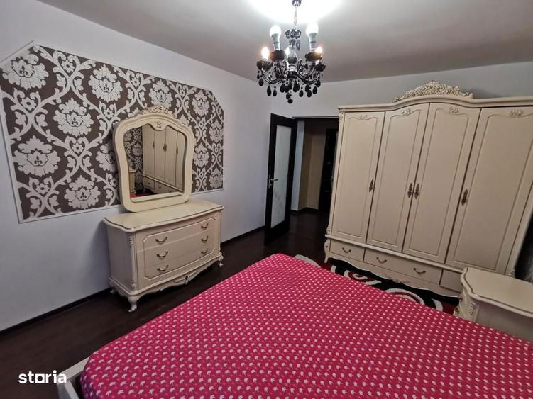 Apartament cu 3 camere în Podu Roș