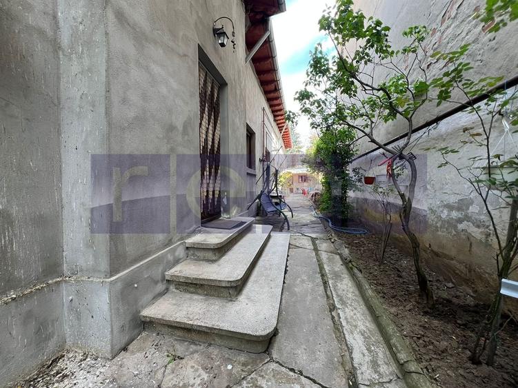 Casă individuală cu 4 camere cu Canalizare în Decebal