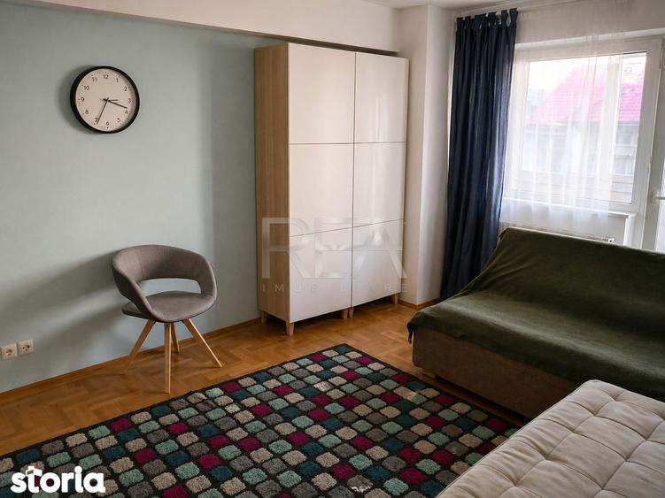 Apartament cu 3 camere semidecomandat în Tei