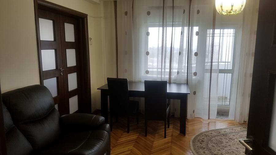 Apartament cu 3 camere decomandat în Libertății