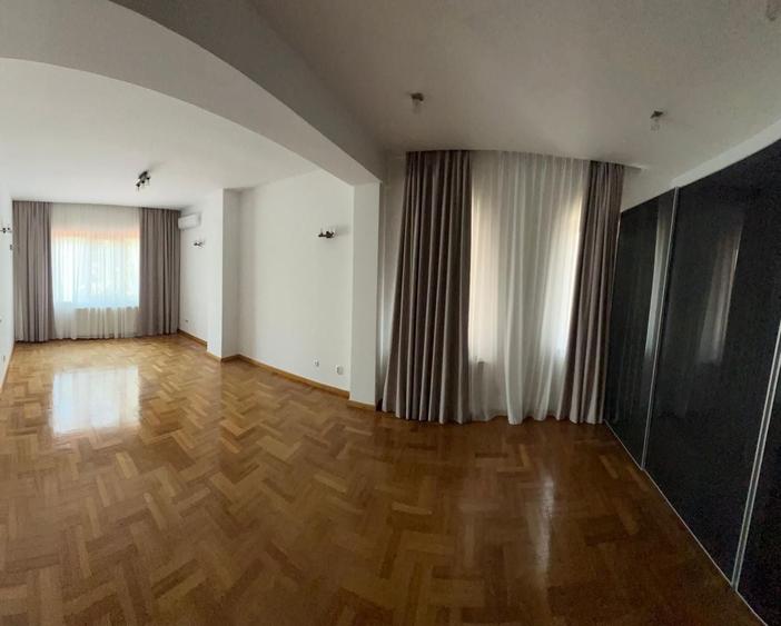 Casă cu 6 camere cu Canalizare în Iancu Nicolae
