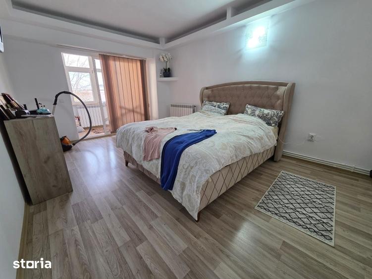 Apartament cu 4 camere decomandat în E3
