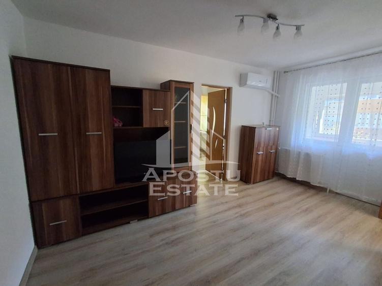 Apartament cu 2 camere semidecomandat, mobilat în Complex Studențesc