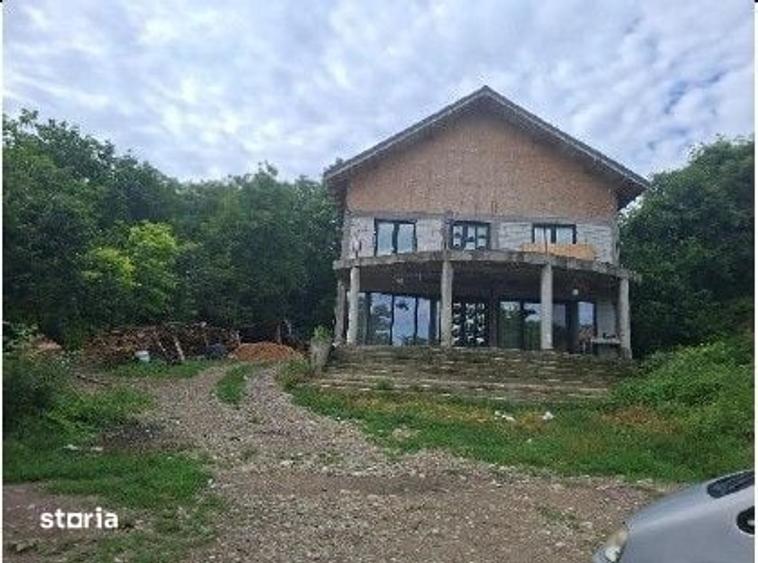 Casă cu 6 camere cu Teren 1310 Mp în Măgura